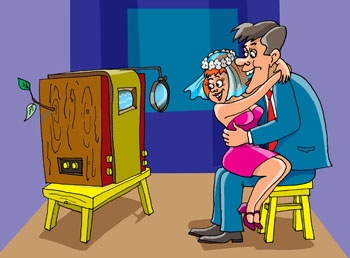 Карикатура о молодоженах в своей квартире за старым телевизором. Телевизор из серии первых с маленьким экраном и лупой. Сидят на табуретке, обнимаются и счастливы.