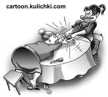 Карикатура про порцию в столовой. Две девушки дерутся из-за тарелки супа.