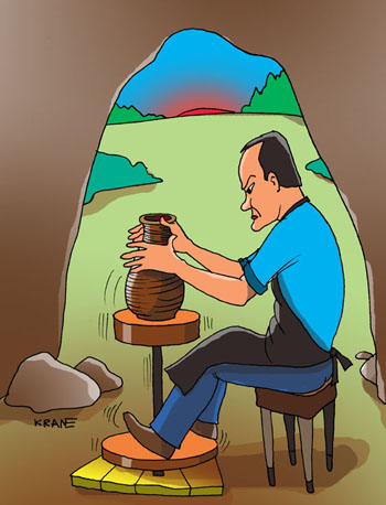 Карикатура о гончаре. Гончар на гончарном круге лепит вазу на рассвете в пещере.